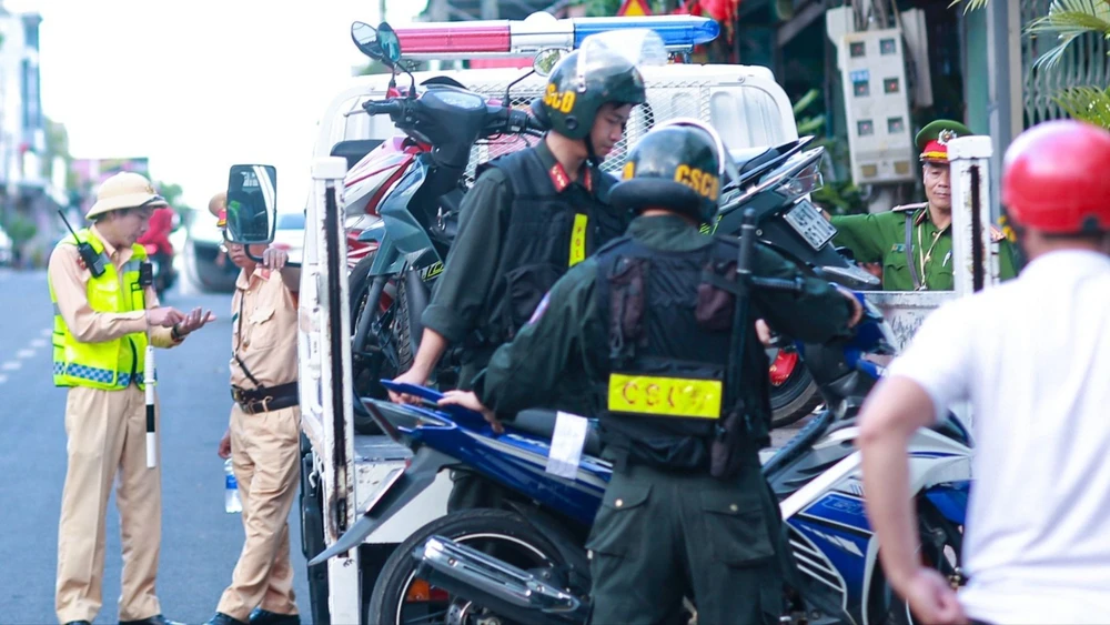 Chiều mồng 1, công an giữ 15 xe “dính cồn”