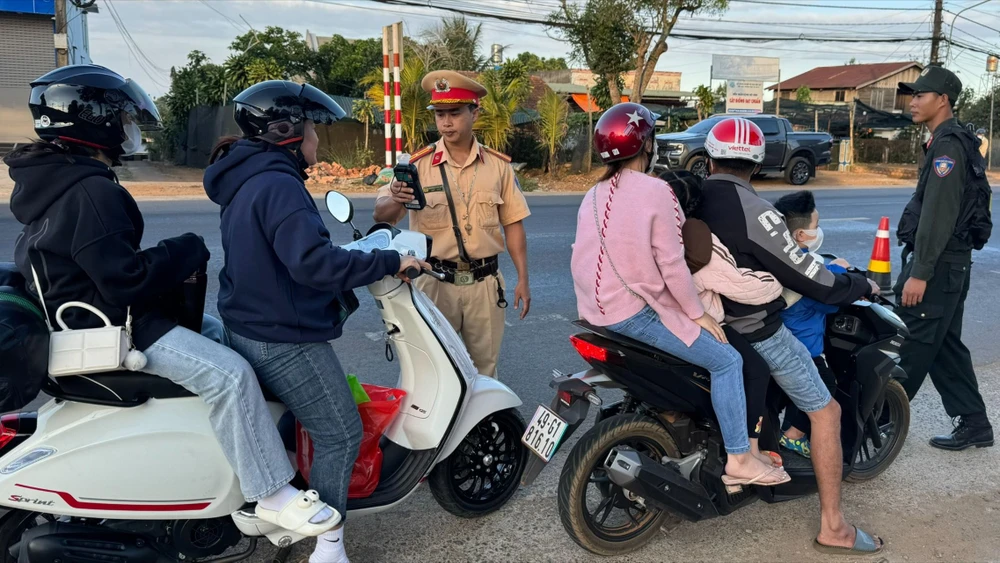 Cập nhật tình hình giao thông trên quốc lộ 20 chiều mồng 3 tết