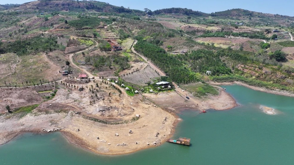 Hơn 3 tháng không mưa, nước hồ Thủy điện Đồng Nai 2 sụt kỷ lục