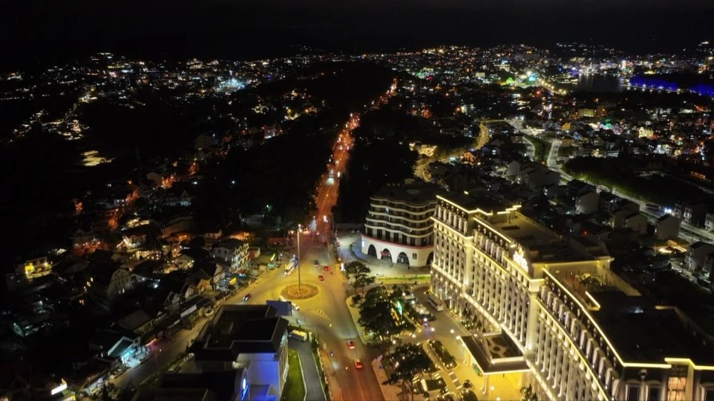 Ngưng bầu, bổ nhiệm, luân chuyển lãnh đạo ở những huyện sát nhập