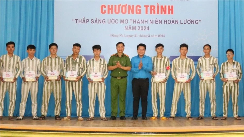 pham-nhan-111 lớn.jpeg