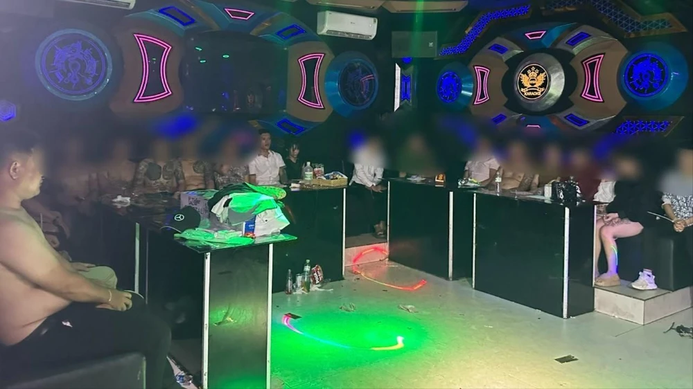 24 người tụ tập bay lắc trong quán Karaoke ở huyện Lâm Hà
