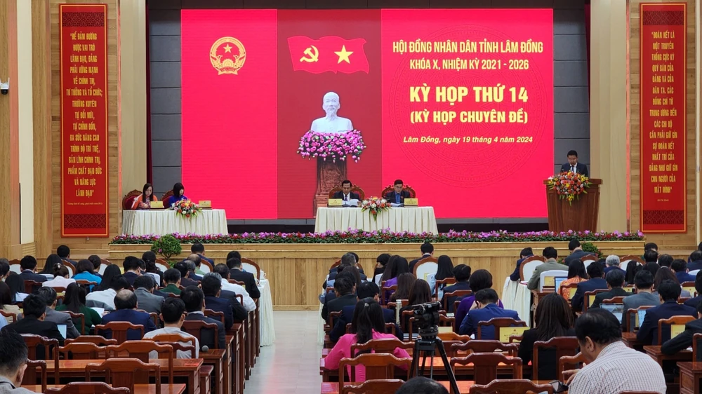 Bãi nhiệm Chủ tịch HĐND và UBND tỉnh Lâm Đồng