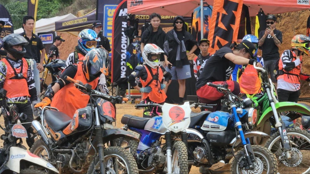 Tổ chức đua xe địa hình bất chấp lệnh hoãn của chính quyền địa phương