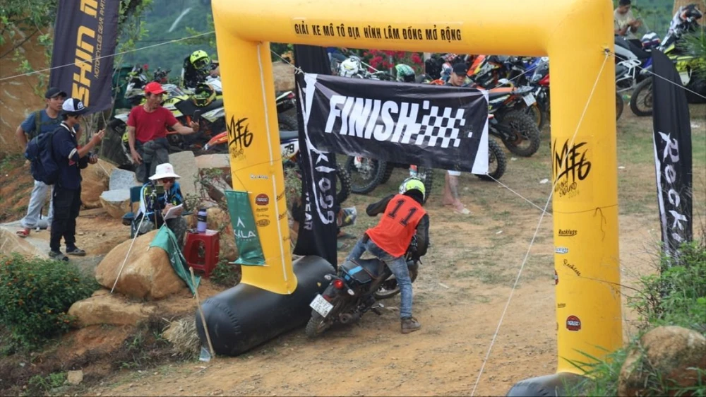 dua-xe-20 lớn.jpeg