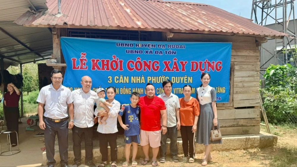 Mang mái ấm đến cho người nghèo ở Đạ Huoai