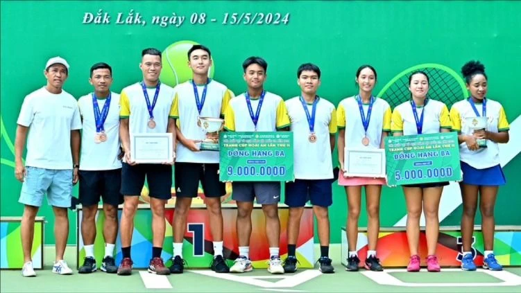 Về Việt Nam nghỉ hè, chàng trai người Lâm Đồng giúp TP HCM giành giải 3 Giải quần vợt vô địch đồng đội quốc gia