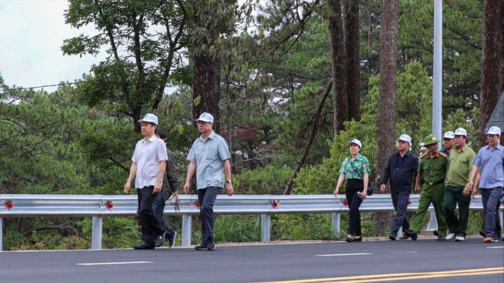 Nhiều lãnh đạo tỉnh Lâm Đồng trồng cây kỷ niệm ngày sinh nhật Bác