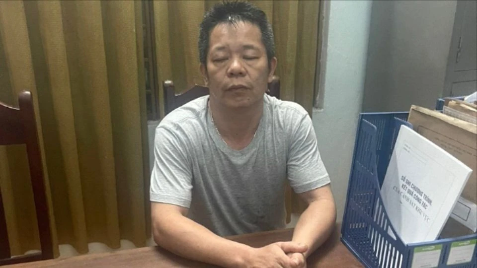 Sử dụng giấy tờ của em trai để trốn truy nã suốt 22 năm