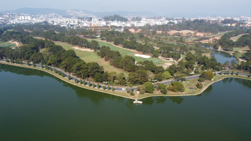 Đà Lạt cấm xe một phần đường quanh hồ Xuân Hương chiều 1-6