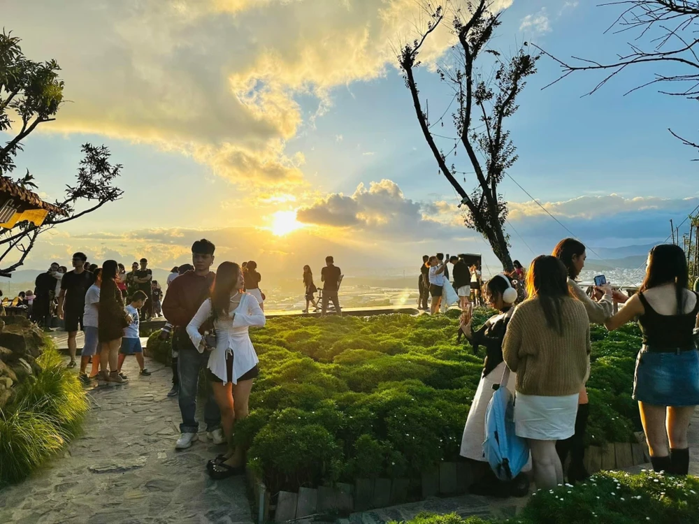 Tuần lễ vàng Du lịch Lâm Đồng thu hút hàng trăm ngàn du khách