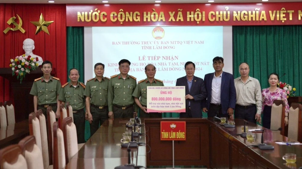 Công an tỉnh Lâm Đồng đóng góp xóa nhà tạm, nhà dột nát vào năm 2025