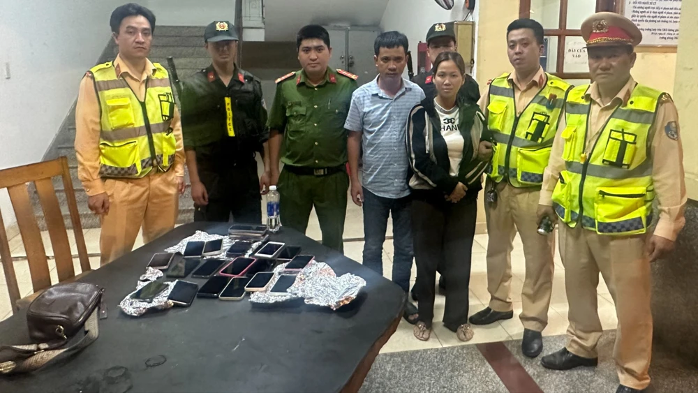 Đến hội chợ ở Bảo Lộc trộm 17 điện thoại