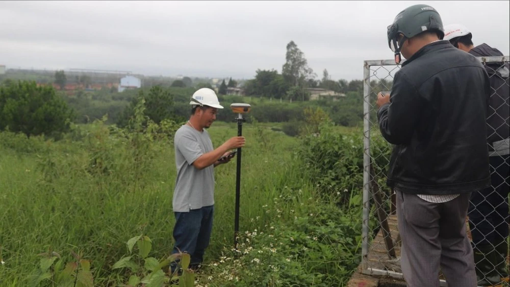 Bàn giao ranh giới mốc giải phóng mặt bằng Dự án cao tốc Bảo Lộc – Liên Khương