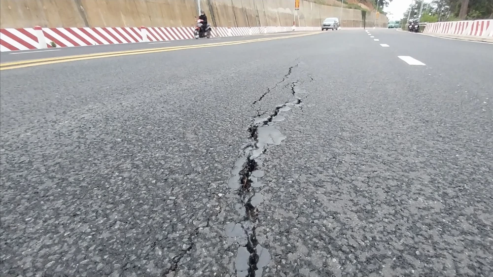 Từ vết nứt dài 24 mét, tỉnh Lâm Đồng sẽ quan trắc liên tục đèo Prenn