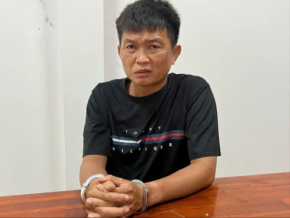 Đi Campuchia đánh bạc thua hết tiền bèn ghé nhà dân trộm xe máy