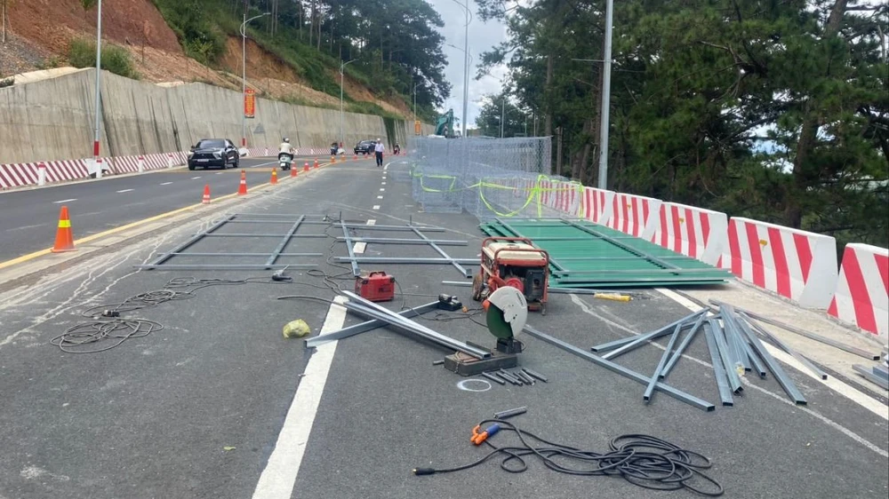 Phân luồng giao thông để sửa đèo Prenn