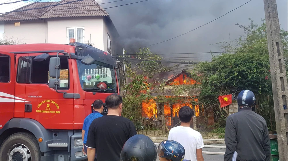 Kịp thời khống chế đám cháy trong khu dân cư ở TP. Đà Lạt