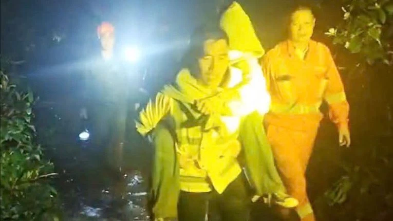 Cứu 5 sinh viên lạc trên núi Lang Biang