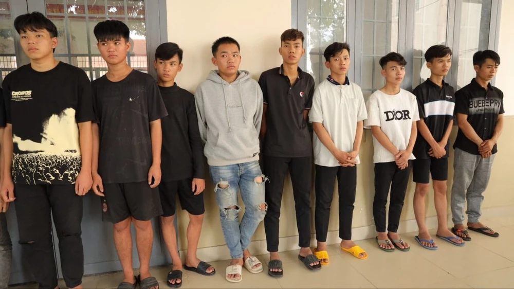 Bắt 45 thanh thiếu niên dùng hung khí giải quyết mâu thuẫn khiến 2 người tử vong