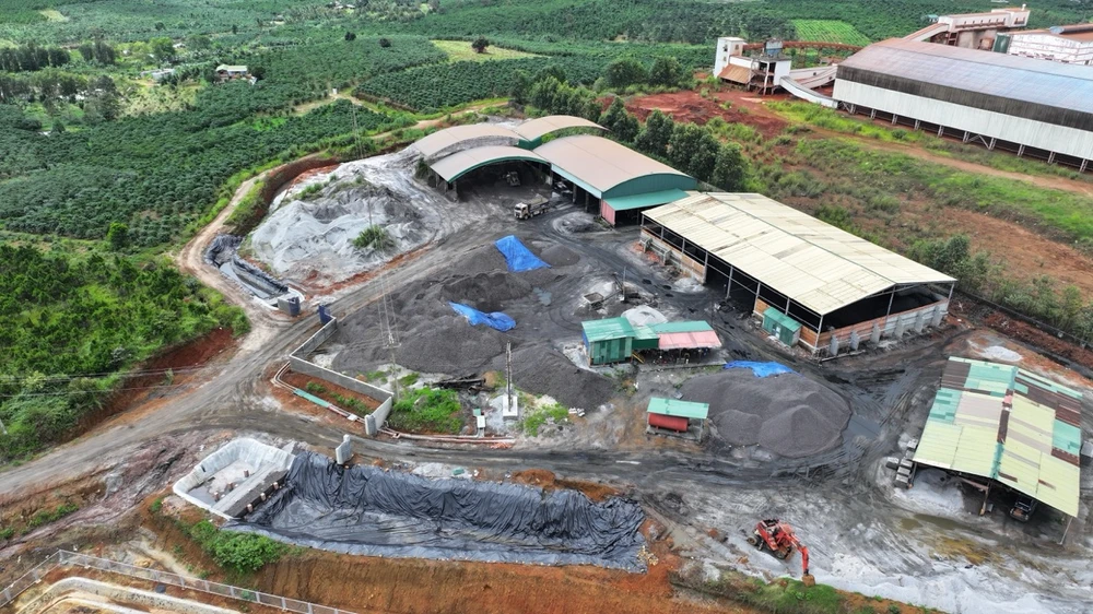 Người dân than kho xỉ than từ nhà máy Alumin gây ô nhiễm, công ty nói đúng quy định