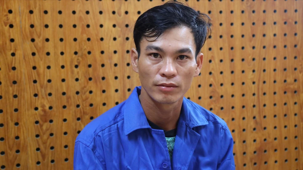 Trà trộn vào đám cưới trộm vàng và điện thoại