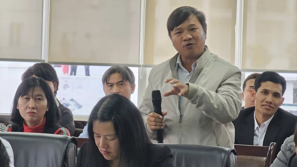 Chủ một cơ sở du lịch canh nông phát biểu tại hội nghị. Ảnh: VÕ TÙNG