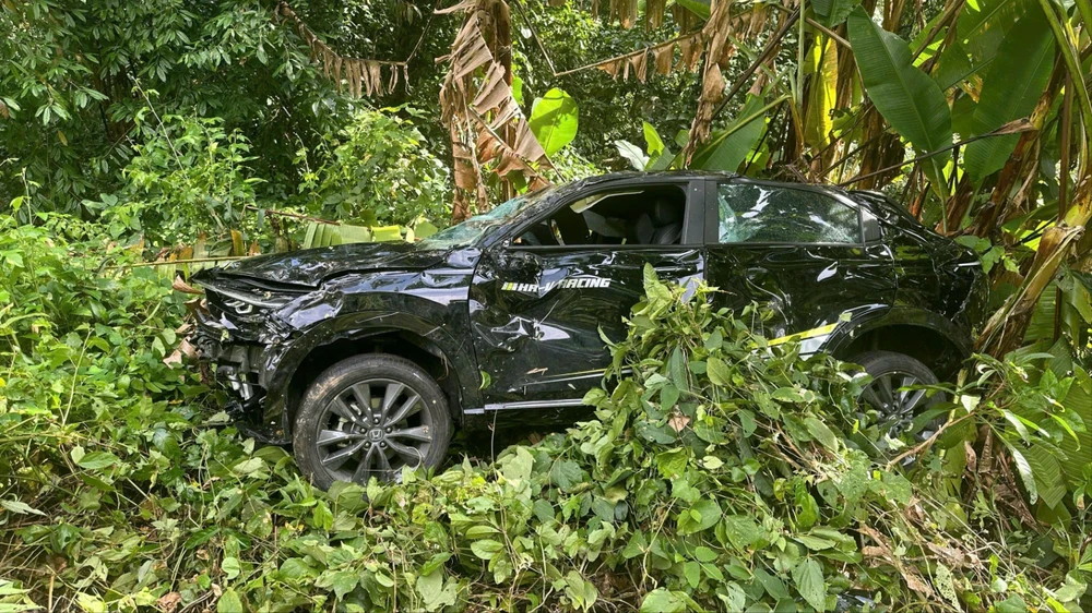 Điều tra nguyên nhân vụ ô tô lao xuống vực ở đèo Bảo Lộc