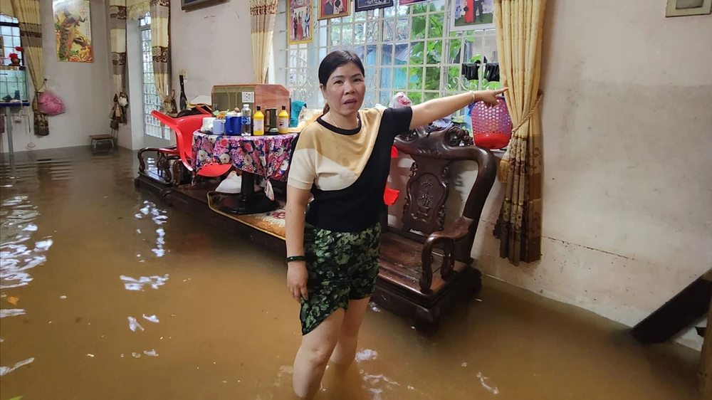 Hàng chục hộ dân TP Bảo Lộc ngập sâu sau con mưa kéo dài