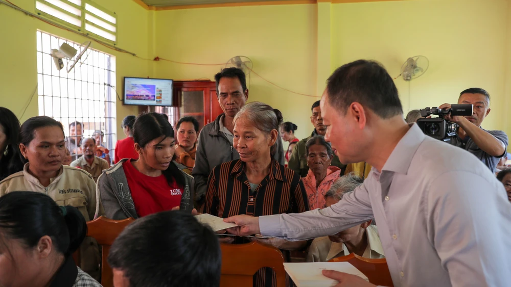 Nhân dân huyện Đạ Tẻh: Lấy tình làng, nghĩa xóm làm trọng
