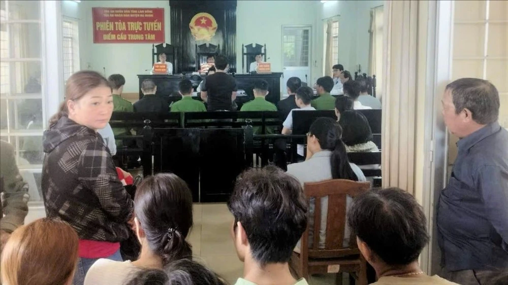 Lãnh án tù vì rủ chú ruột đi chém người