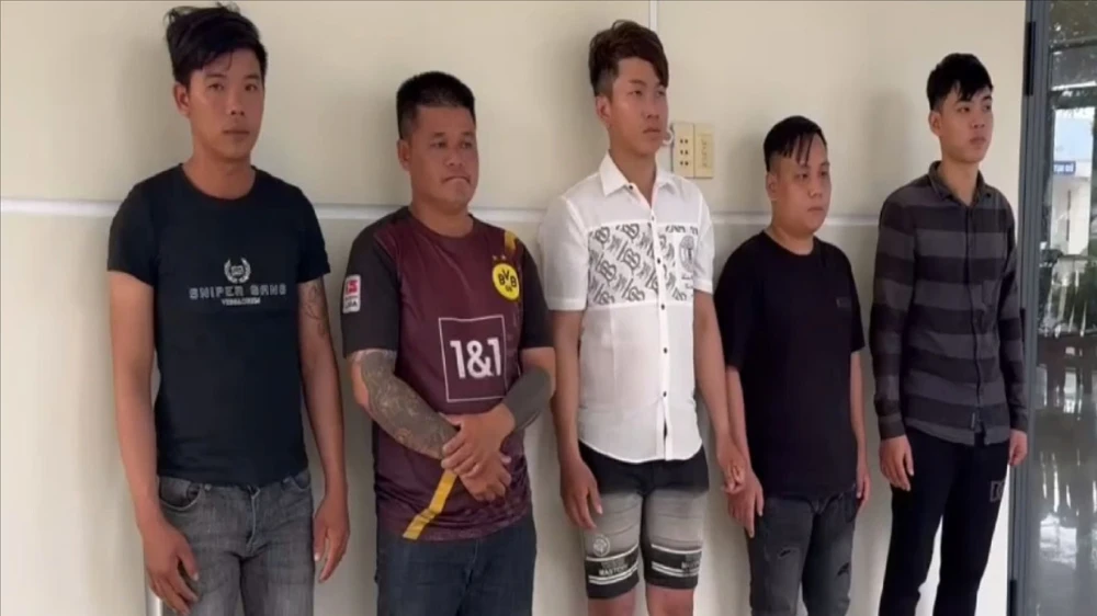 Đòi nợ không thành, dùng ná bi bắn vỡ 9 tấm kính