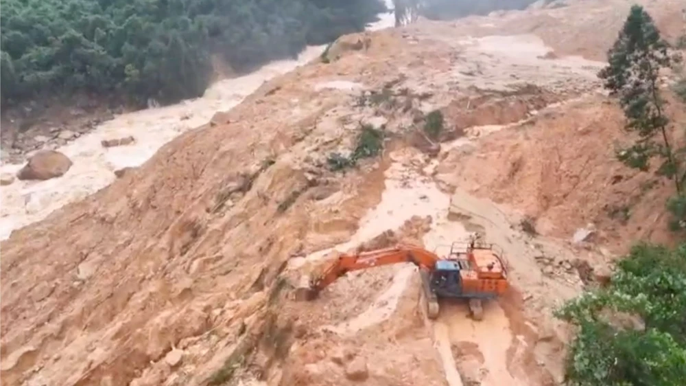 Các phương tiện vẫn tiếp tục dọn dẹp