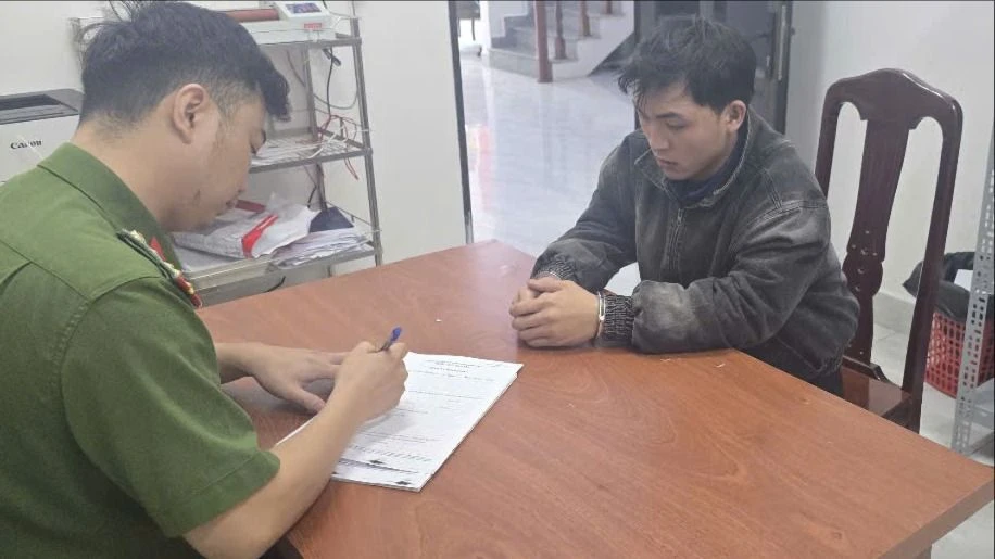 Điều tra vụ đu xe taxi bị hất xuống đường ở cao tốc Liên Khương - Prenn