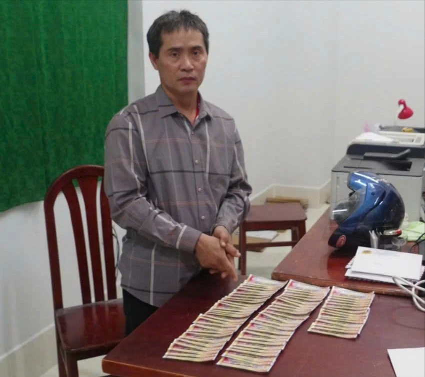 Mang 70 tờ vé số giả đi lừa đảo