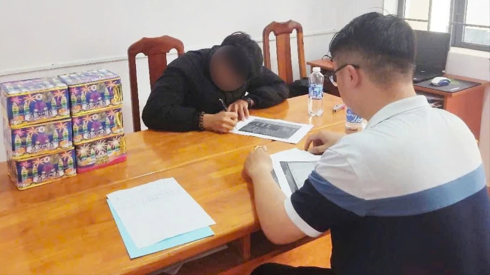 Cha 'tố' chế tạo pháo, được công an đánh giá cao