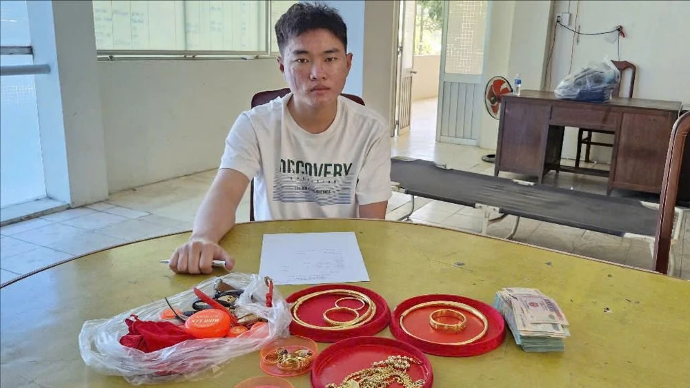 Đột nhập nhà dân trộm vàng ở tỉnh Tây Ninh