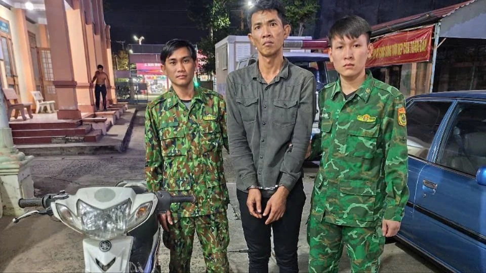 Lấy trộm xe máy của người cạo mủ cao su mang qua Campuchia để bán