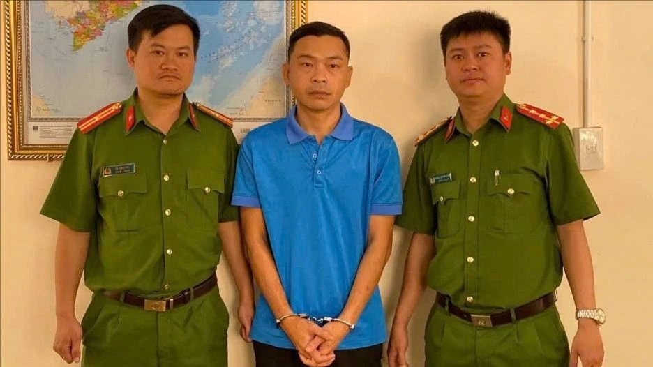 Bắt nhân viên ngân hàng lừa tiền của nhiều người