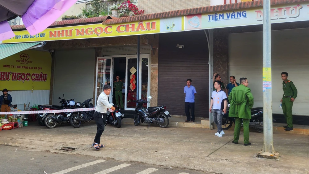 Dùng búa cướp tiệm vàng ở huyện Di Linh