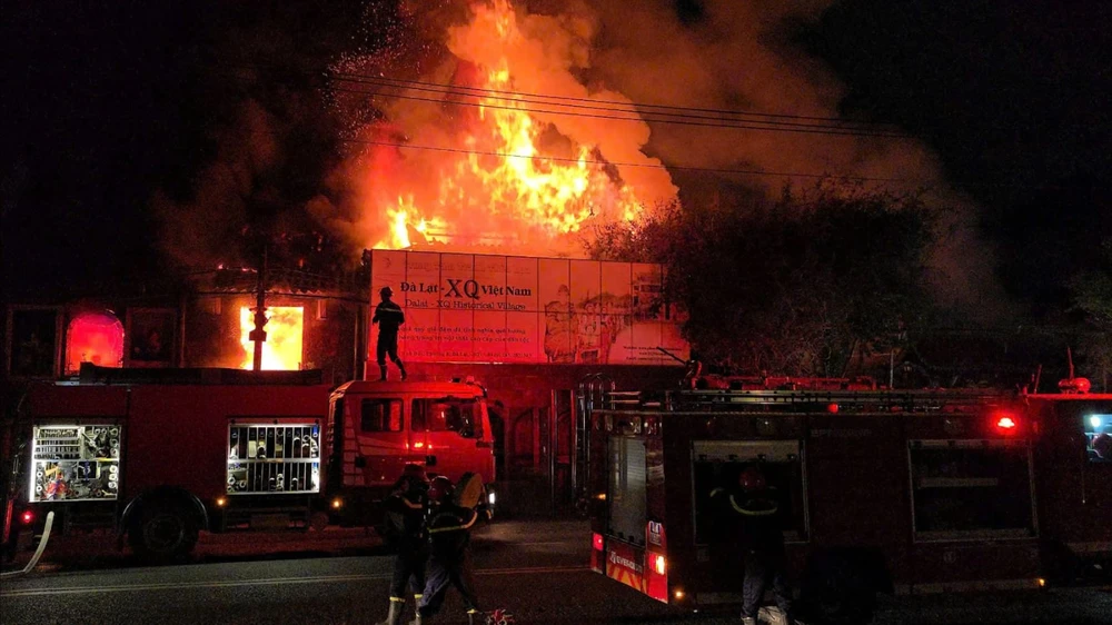 Xưởng tranh thêu tay nổi tiếng Đà Lạt XQ bị cháy trong đêm