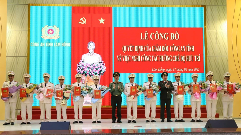 21 lãnh đạo, chỉ huy thuộc Công an tỉnh Lâm Đồng nghỉ hưu trước tuổi