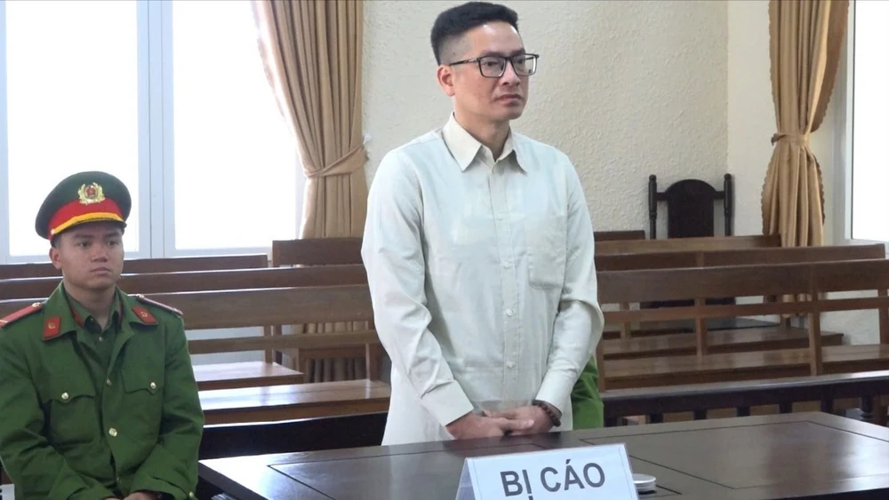 Giả danh Thanh tra Chính phủ để lừa đảo, nhận thêm 20 năm tù