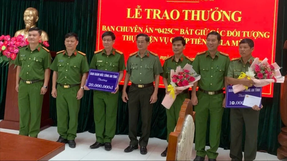 Thưởng nóng lực lượng truy bắt vụ cướp gần 2,3 triệu USD ở tỉnh Tây Ninh