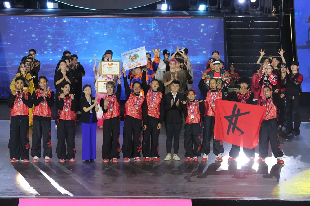 KALLUS - Á quân Showcase.jpg