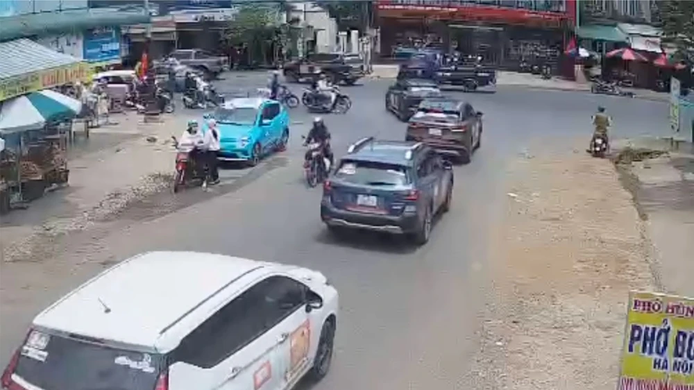 Cơ quan CSĐT vào cuộc vụ ô tô chắn ngang quốc lộ 20 cản đường cho đoàn xe doanh nhân qua đường