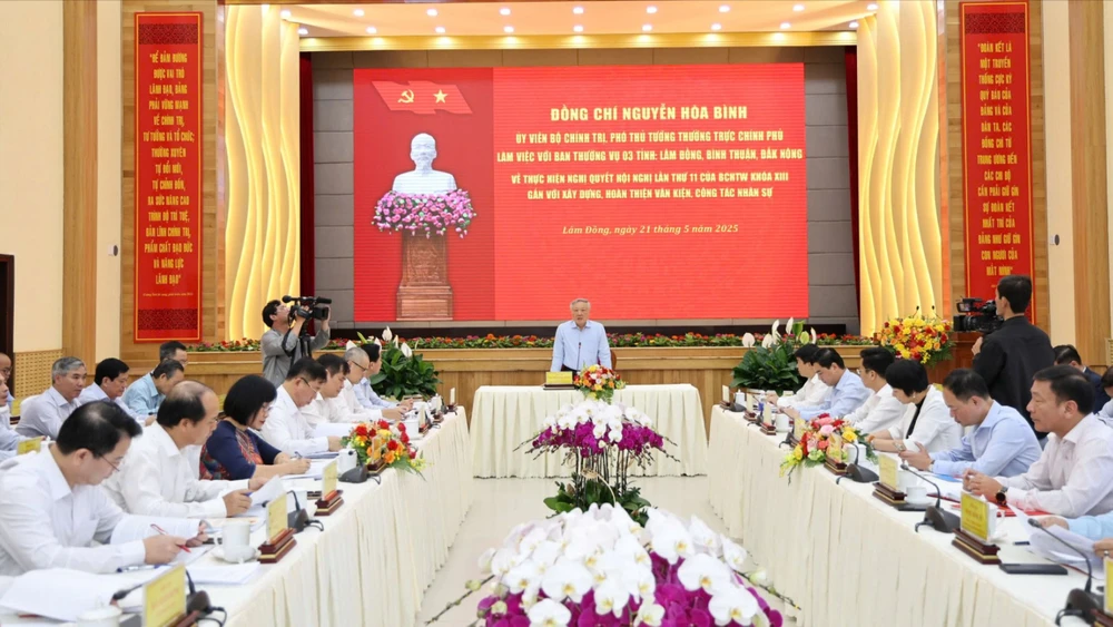 Phó Thủ tướng Thường trực Chính phủ Nguyễn Hoà Bình làm việc với BTV Tỉnh uỷ 3 tỉnh Lâm Đồng, Đắk Nông và Bình Thuận. Ảnh: VT