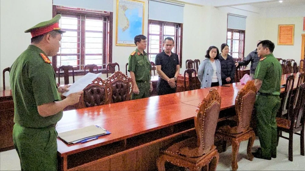 Bắt giám đốc công ty bất động sản vì mua bán đất công trái phép