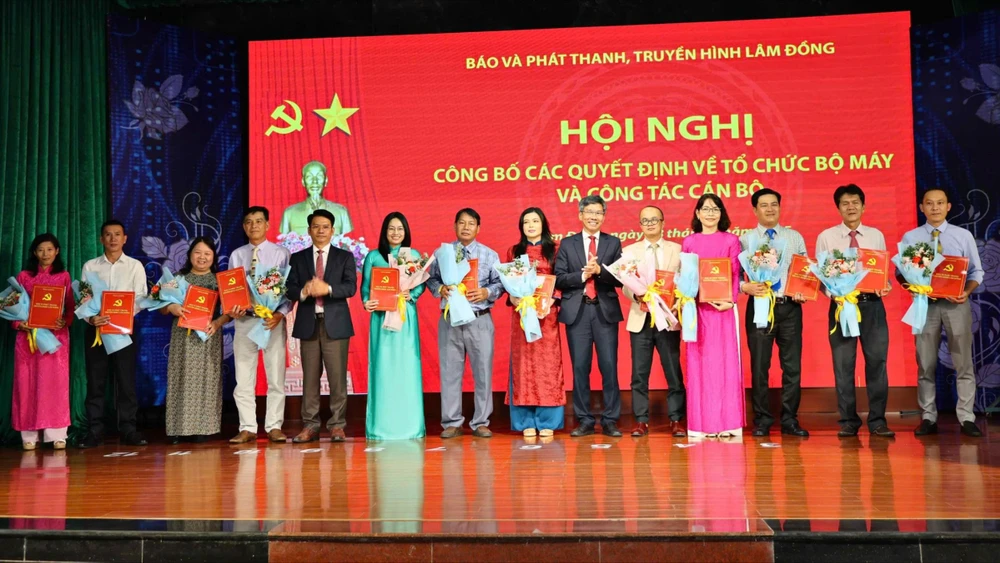 Công bố các quyết định tổ chức và bổ nhiệm nhân sự của Báo và Phát thanh – Truyền hình Lâm Đồng