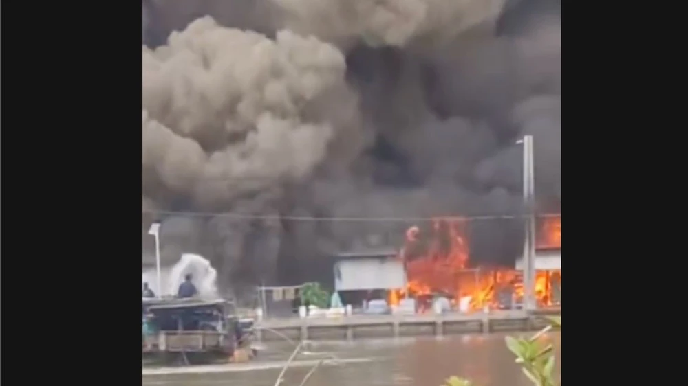 Đốt nhà gây cháy lớn tại chợ Thanh Tùng – Cà Mau, 56 kiot bị thiêu rụi